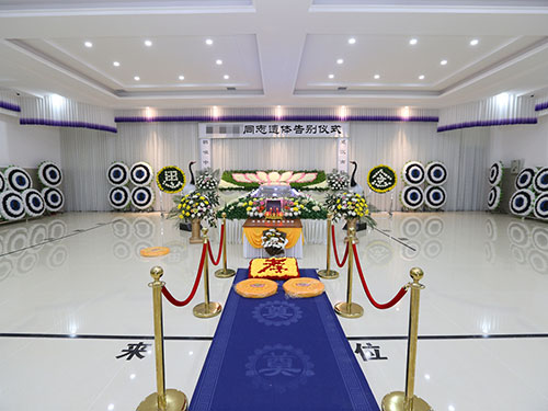 迎賓柱、地毯